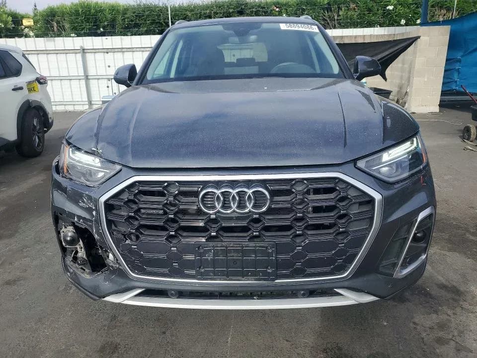 AUDI Q5 E Premium Plus — фото 5