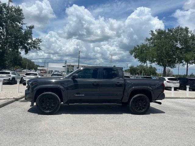 Toyota Tacoma SR5 — фото 1