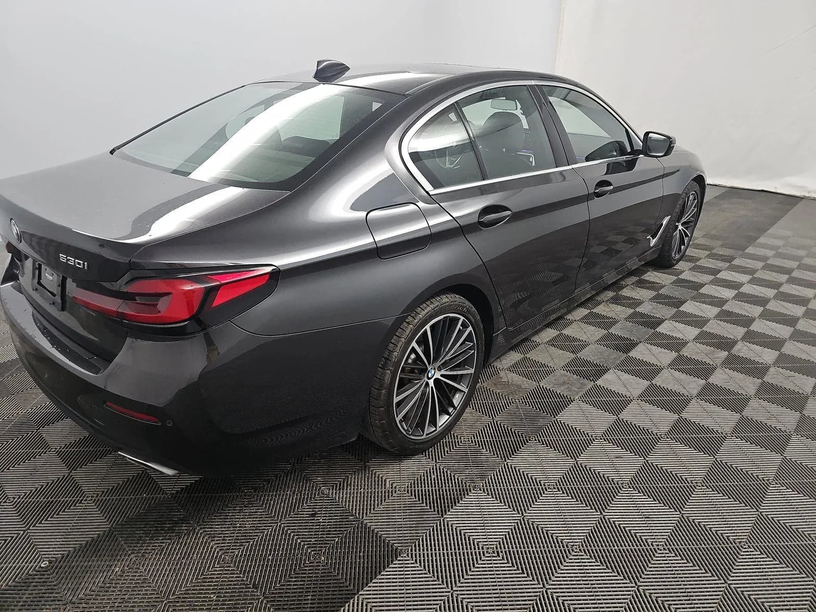 BMW 5 Series 530i — фото 3