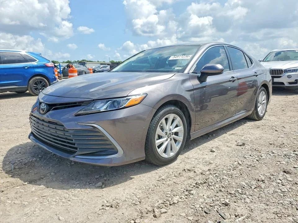 TOYOTA CAMRY Le — фото 1