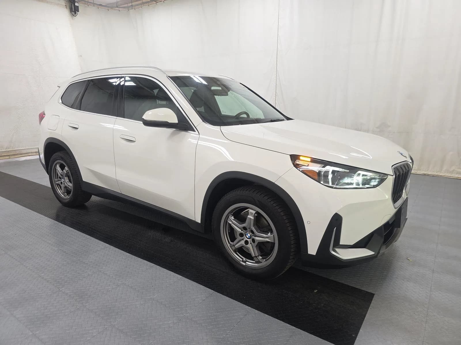 BMW X1 Xdrive28i — фото 3