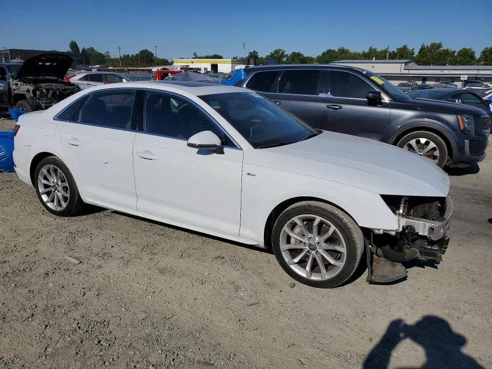 AUDI A4 Premium Plus — фото 4