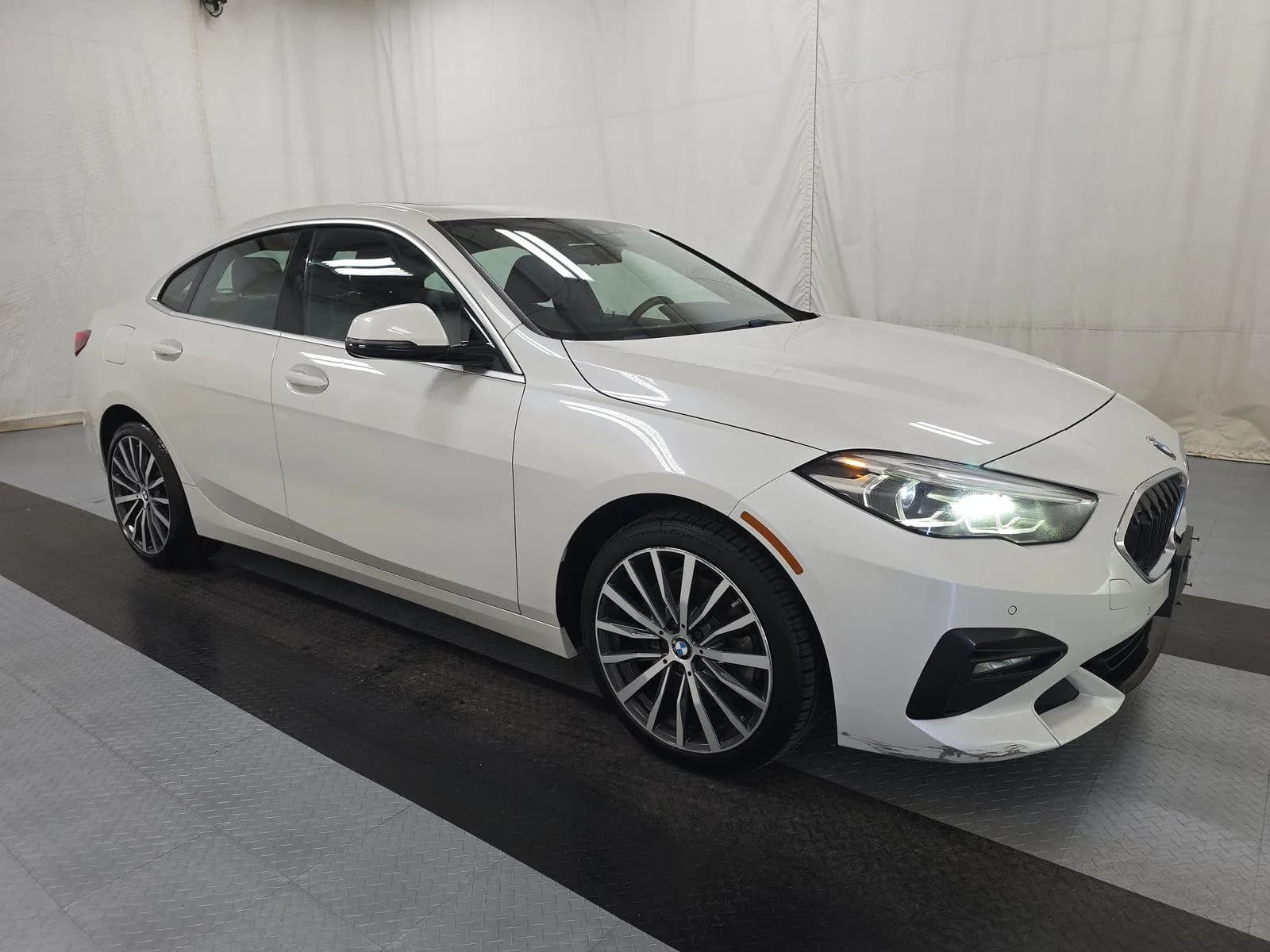 BMW 2 Series 228i xDrive — фото 3