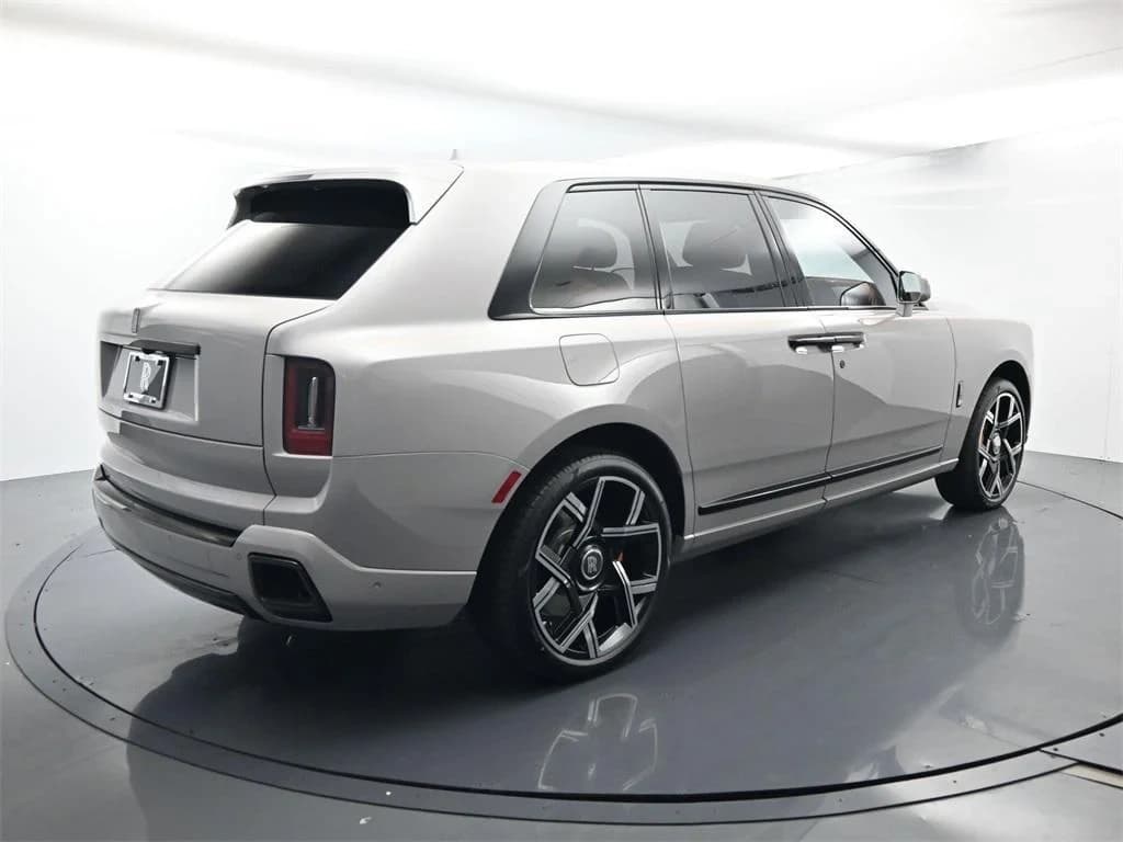 Rolls-Royce Cullinan BADGE — фото 3